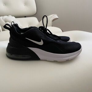 Nike Women’s Air Max Motion 2 Black Shoes